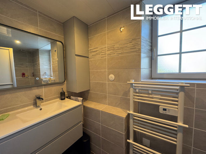 Image No.8-6 Bed House for sale