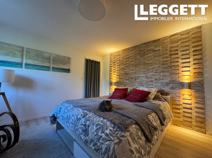 Image No.9-6 Bed House for sale