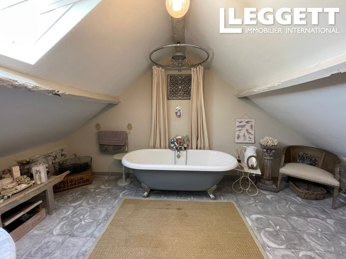 Image No.8-3 Bed House for sale