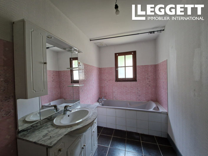 Image No.7-7 Bed House for sale