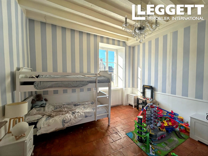 Image No.8-5 Bed House for sale