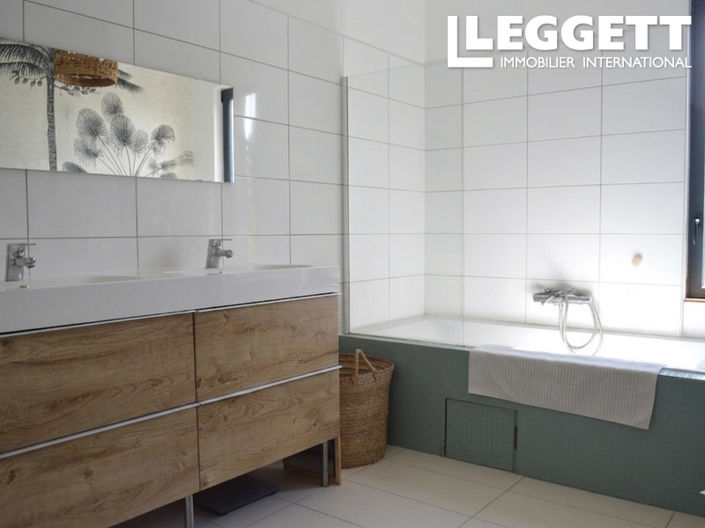 Image No.10-4 Bed House for sale