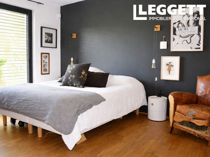 Image No.8-4 Bed House for sale