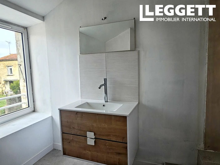 Image No.8-6 Bed House for sale