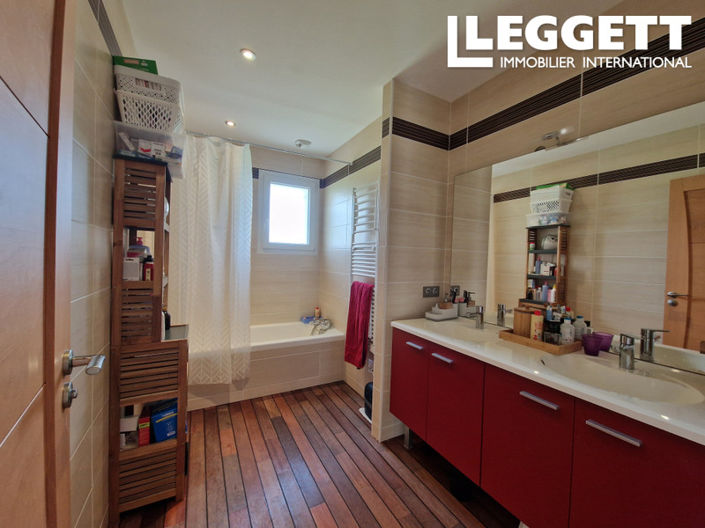 Image No.7-4 Bed House for sale