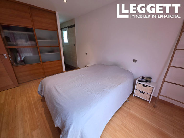 Image No.8-4 Bed House for sale