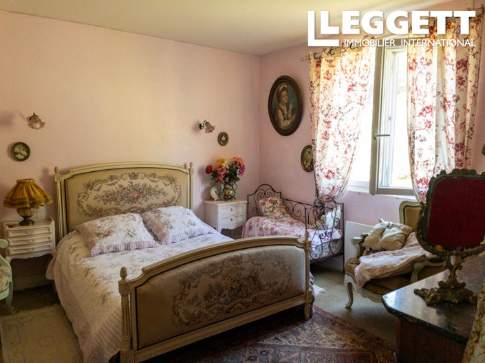 Image No.7-4 Bed House for sale