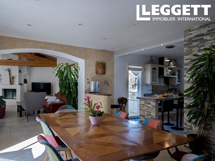 Image No.8-5 Bed House for sale