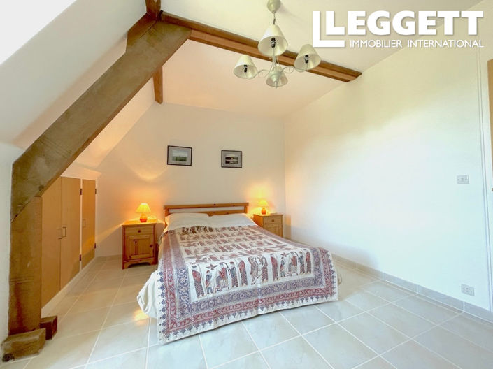 Image No.7-7 Bed House for sale