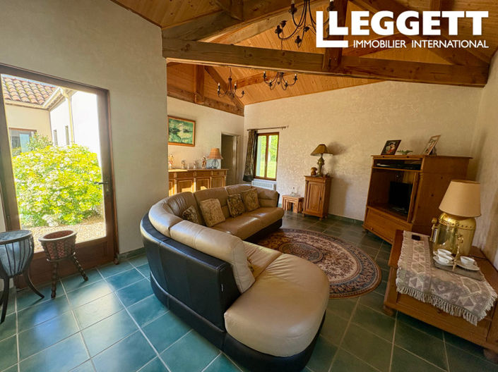 Image No.10-3 Bed House for sale