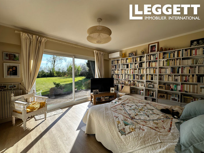 Image No.8-6 Bed House for sale