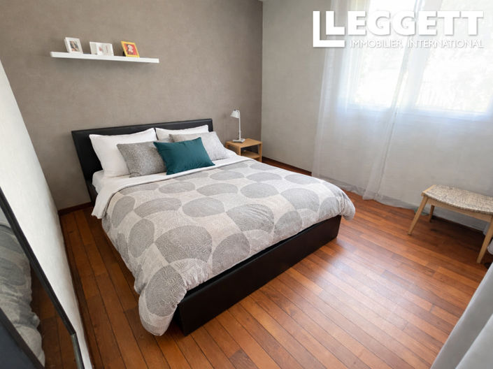 Image No.8-4 Bed House for sale