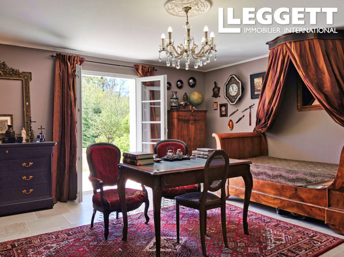 Image No.8-6 Bed House for sale