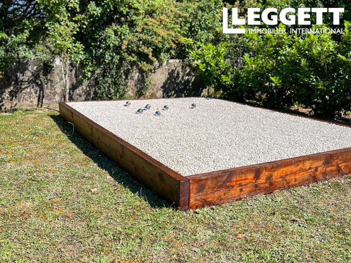 Image No.10-6 Bed Commercial for sale