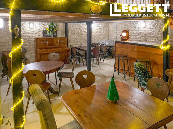 Image No.7-6 Bed Commercial for sale