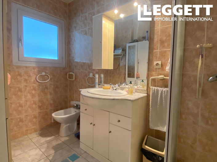 Image No.8-2 Bed House for sale