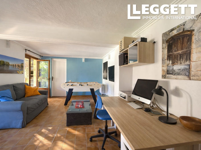 Image No.8-12 Bed House for sale