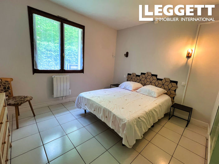 Image No.8-4 Bed House for sale