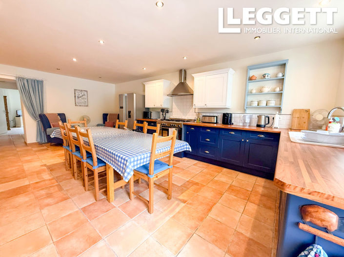 Image No.2-4 Bed House for sale