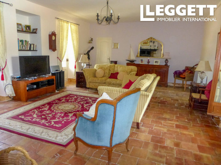 Image No.5-9 Bed House for sale