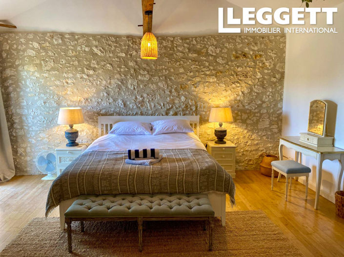 Image No.7-9 Bed House for sale