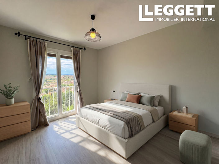 Image No.8-5 Bed House for sale