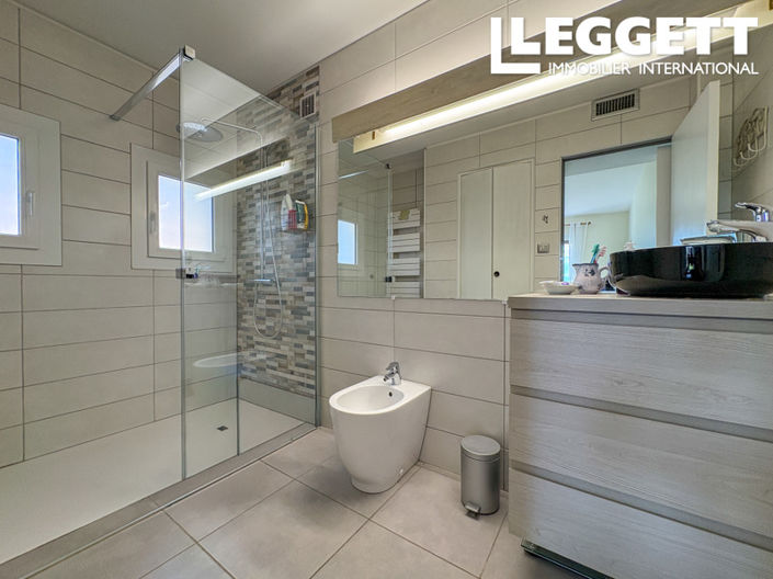 Image No.9-5 Bed House for sale