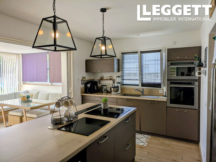 Image No.3-4 Bed House for sale