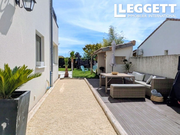 Image No.8-4 Bed House for sale