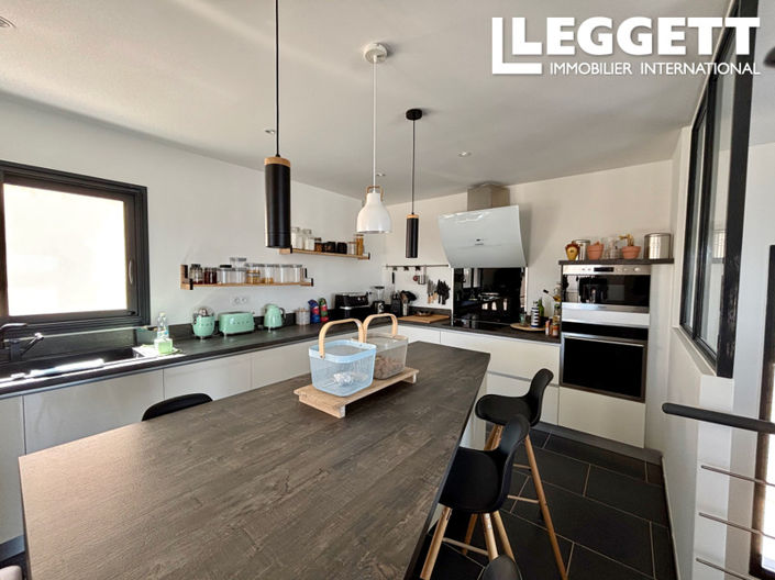 Image No.6-3 Bed House for sale