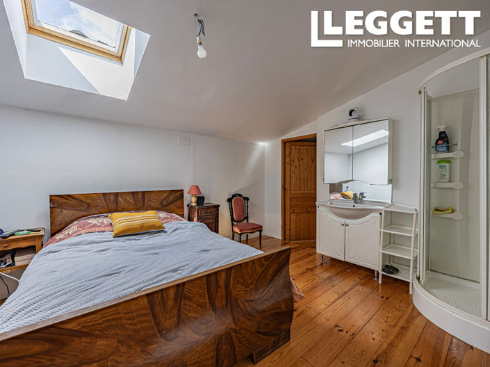 Image No.8-12 Bed House for sale