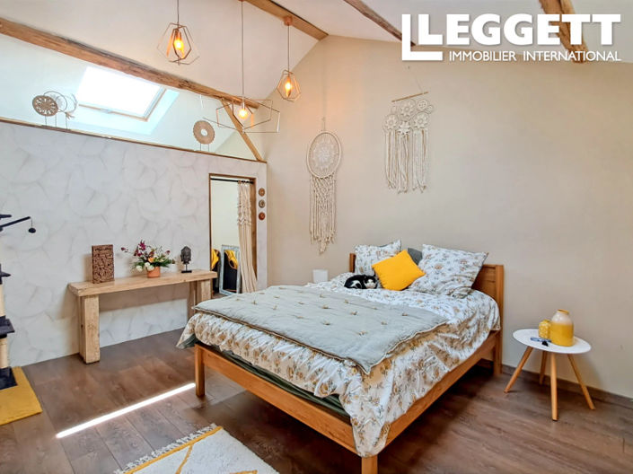 Image No.6-4 Bed House for sale