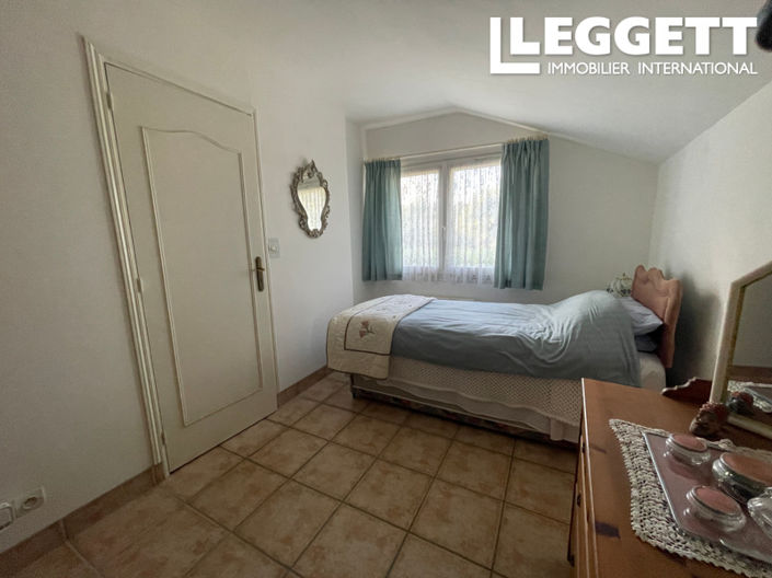 Image No.10-3 Bed House for sale