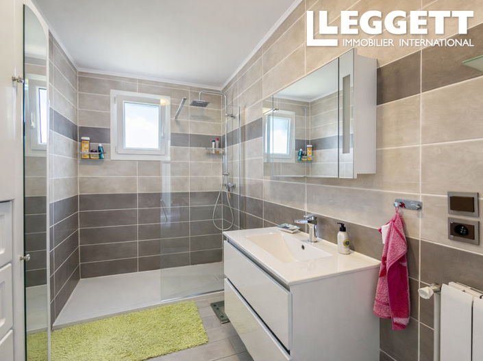 Image No.10-4 Bed House for sale