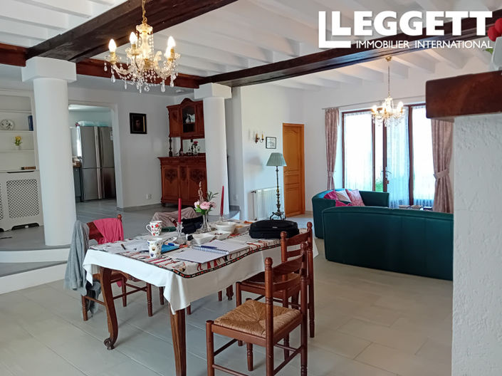 Image No.3-8 Bed House for sale