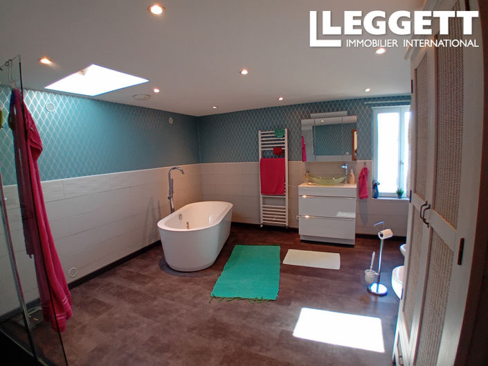 Image No.7-8 Bed House for sale