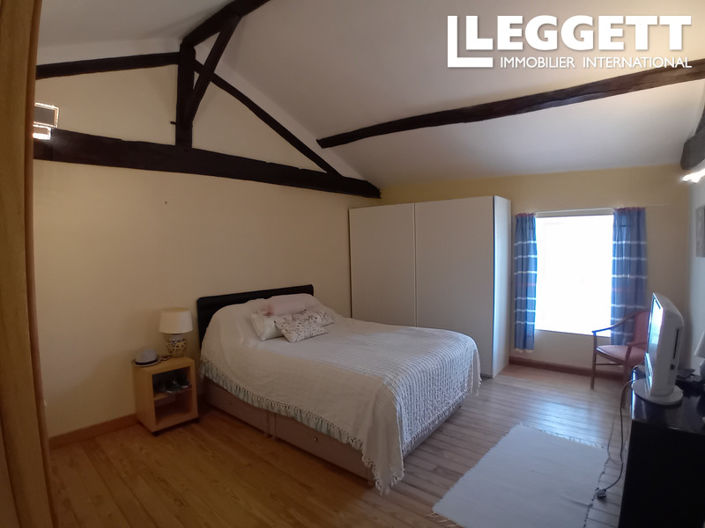 Image No.8-8 Bed House for sale