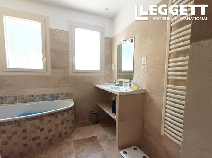 Image No.10-4 Bed House for sale