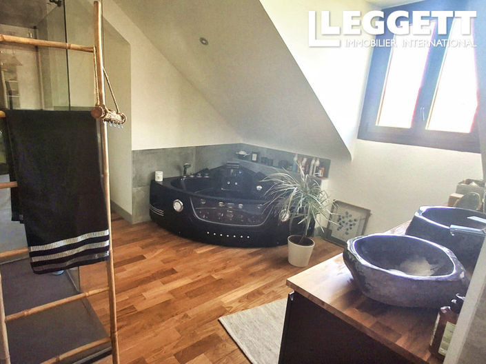 Image No.10-5 Bed House for sale