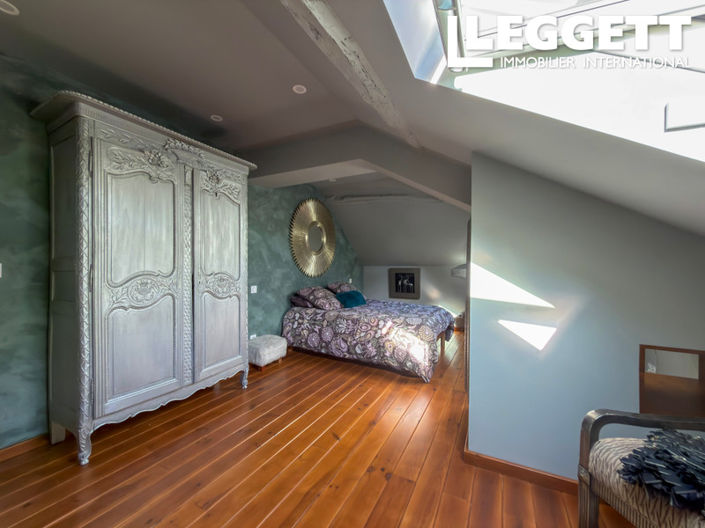 Image No.7-5 Bed House for sale