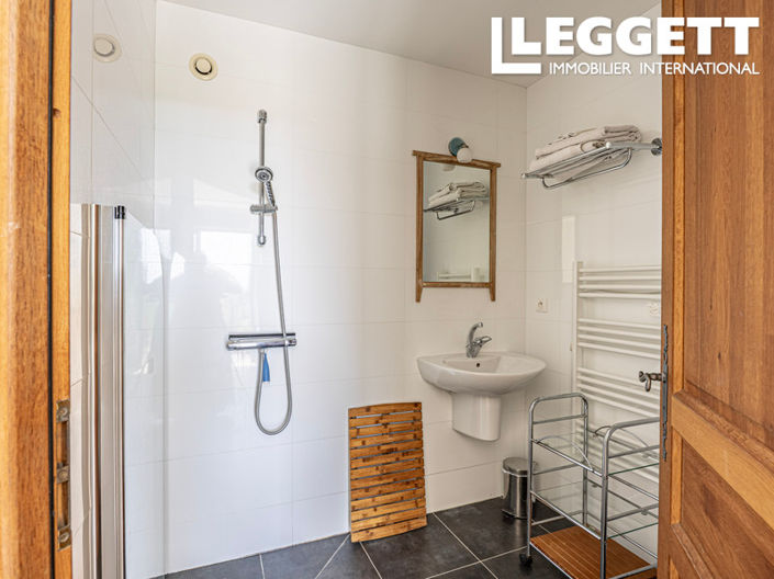 Image No.10-11 Bed House for sale