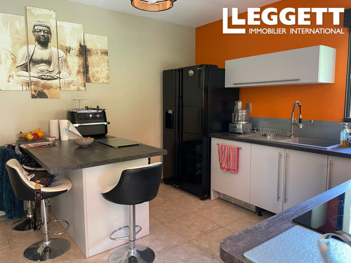 Image No.8-3 Bed House for sale