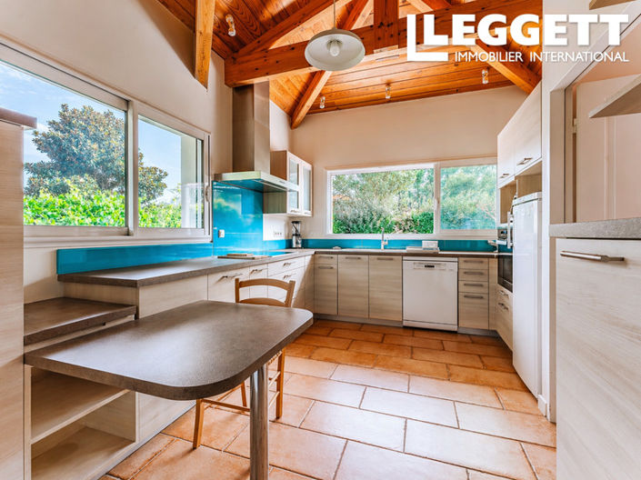 Image No.5-6 Bed House for sale