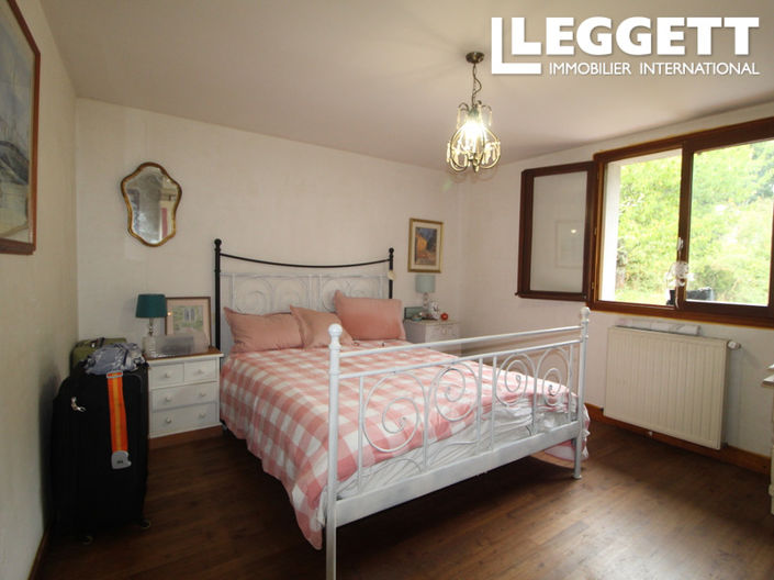 Image No.4-2 Bed House for sale