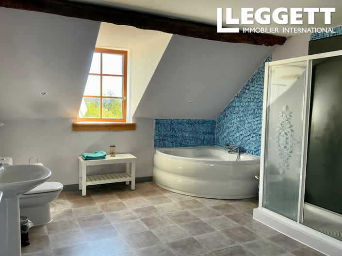 Image No.8-5 Bed House for sale