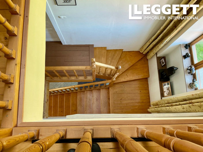 Image No.9-5 Bed House for sale