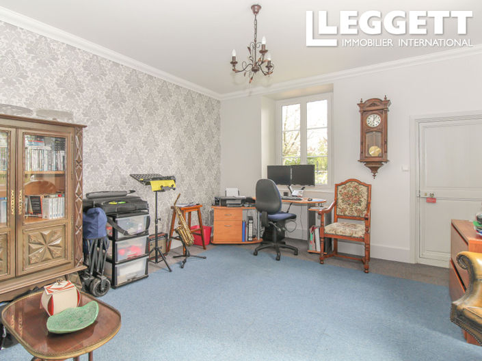 Image No.5-9 Bed Chateaux for sale