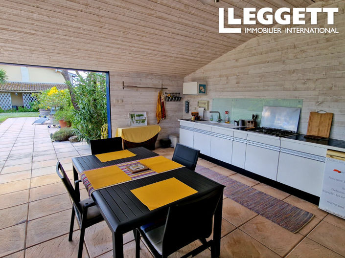 Image No.8-5 Bed House for sale