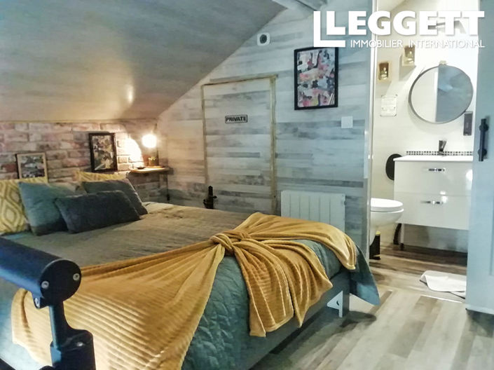 Image No.7-6 Bed House for sale