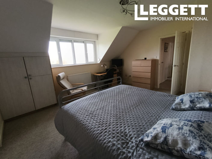 Image No.6-4 Bed House for sale